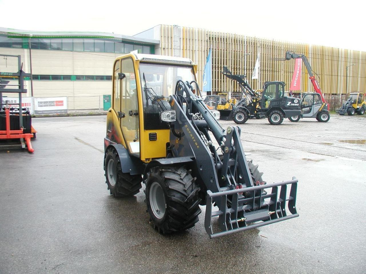 Eurotrac 820 / w12-cs2 - Minibagger: das Bild 4 Eurotrac 820 / w12-cs2 - Minibagger: das Bild 4