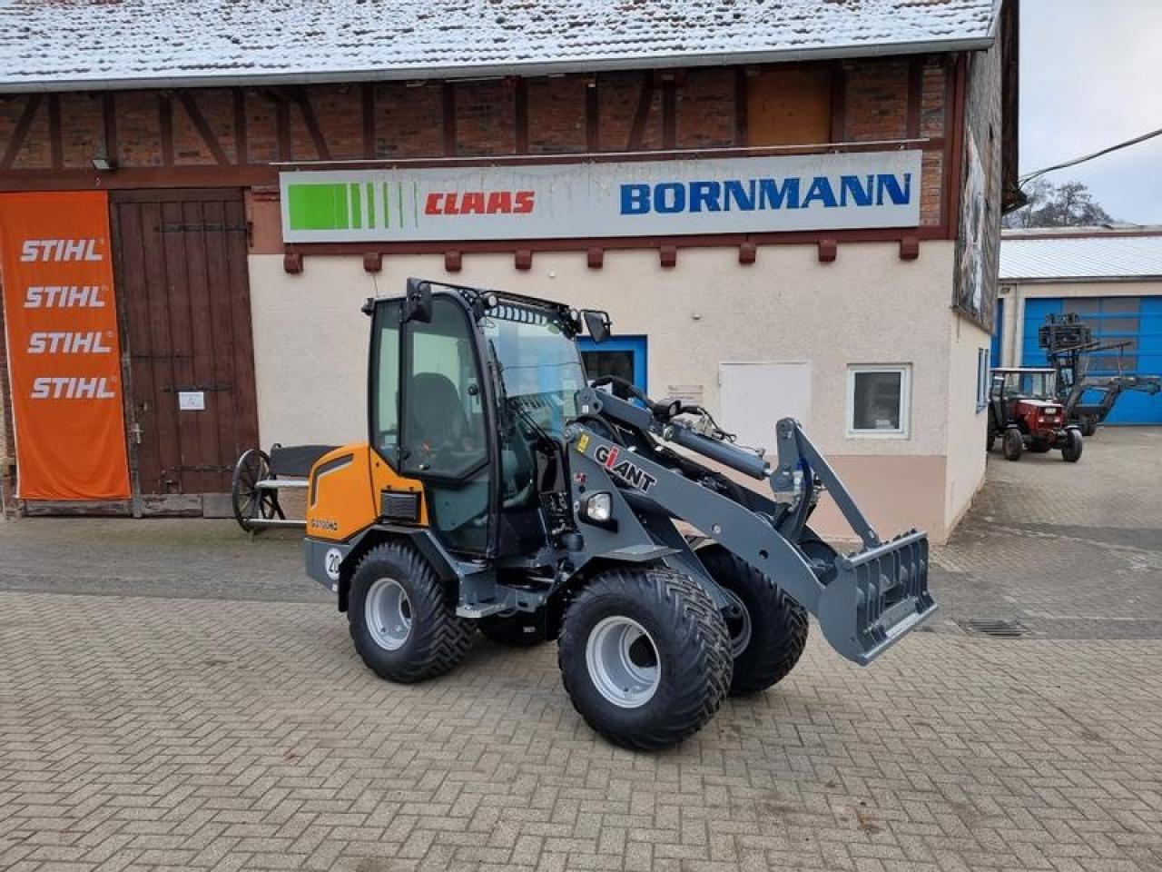 Giant g 2700 hd mit kabine und euro aufnamhe - Radlader: das Bild 1 Giant g 2700 hd mit kabine und euro aufnamhe - Radlader: das Bild 1