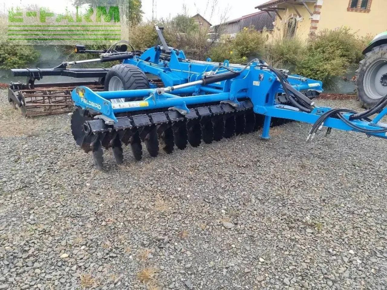 Gregoire Besson fildbird - Grubber: das Bild 2 Gregoire Besson fildbird - Grubber: das Bild 2