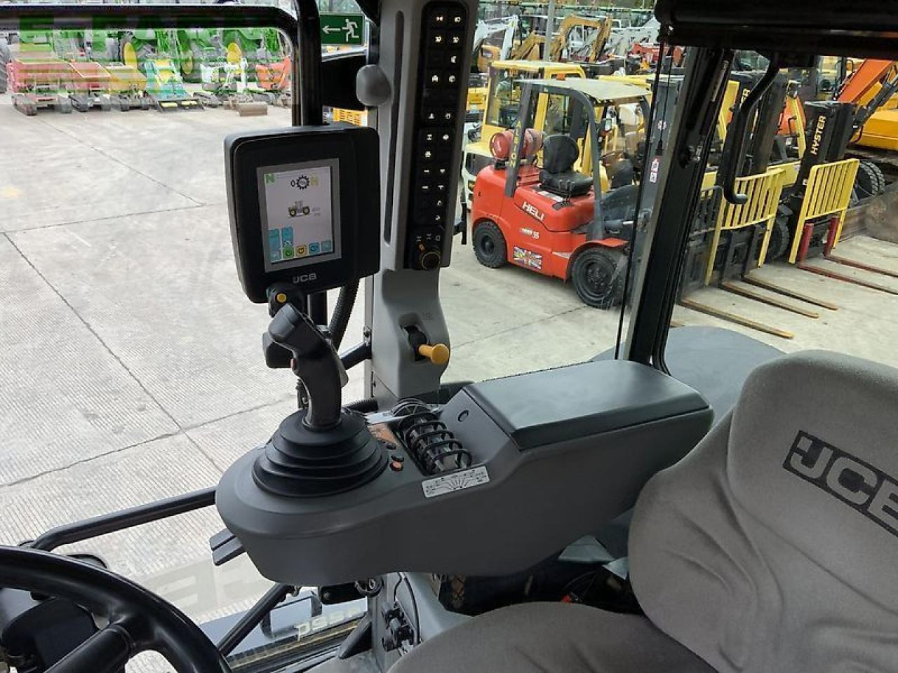 Traktor JCB fastrac 4220 tractor (st24631): das Bild 18 Traktor JCB fastrac 4220 tractor (st24631): das Bild 18