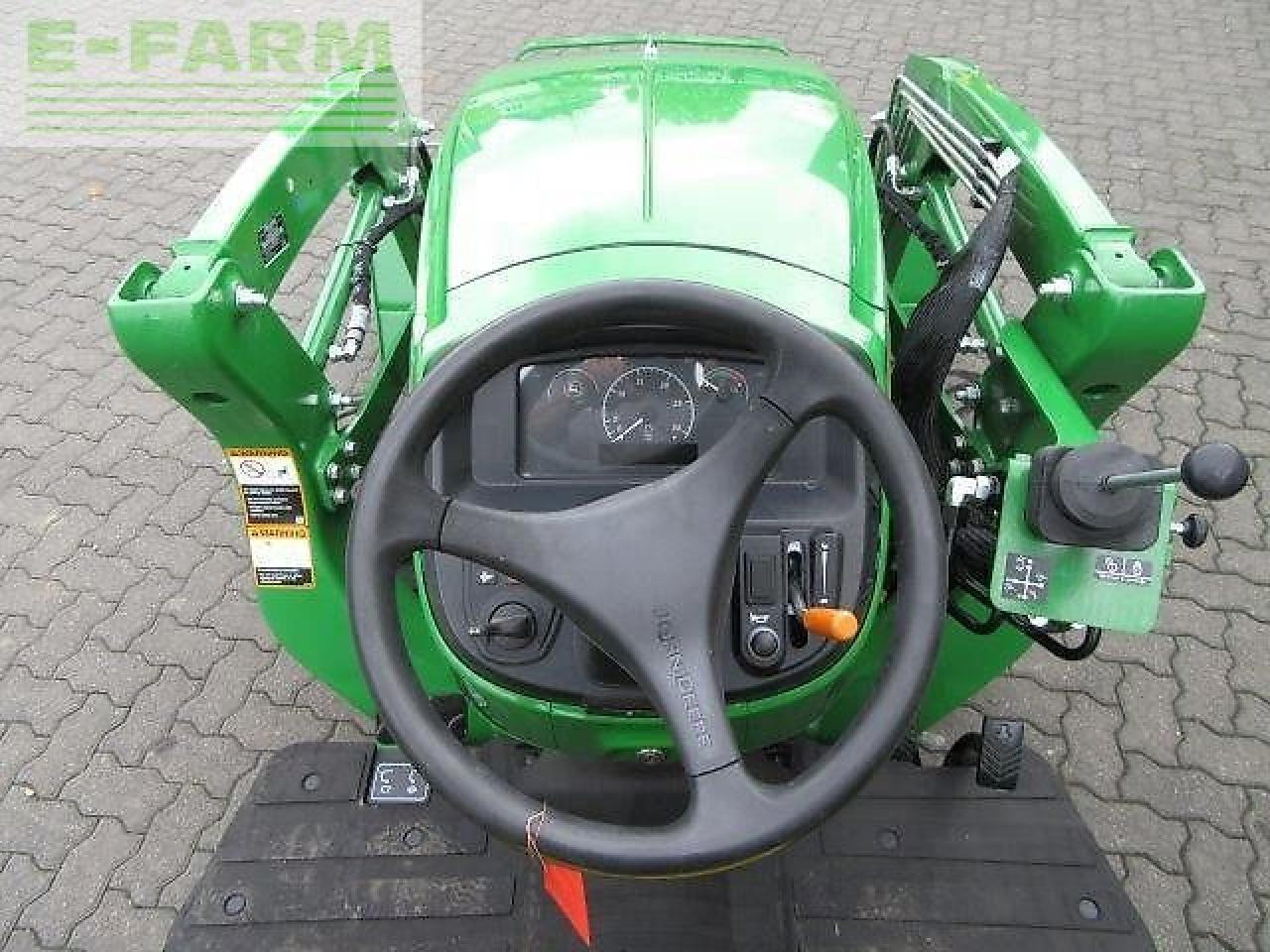 John Deere 3038e 300e - Traktor: das Bild 4 John Deere 3038e 300e - Traktor: das Bild 4