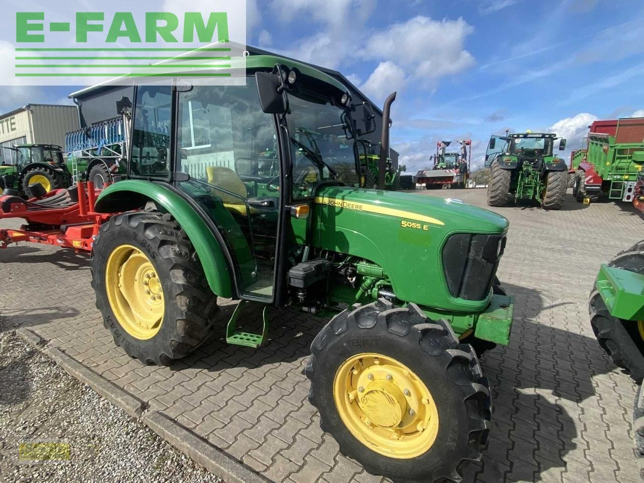 John Deere 5055e - Traktor: das Bild 1 John Deere 5055e - Traktor: das Bild 1