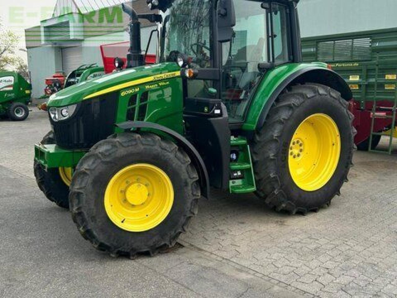 John Deere 6090m - Traktor: das Bild 3 John Deere 6090m - Traktor: das Bild 3