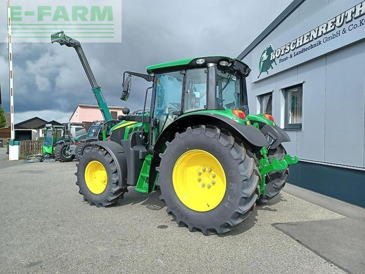 John Deere 6110m - Traktor: das Bild 4 John Deere 6110m - Traktor: das Bild 4