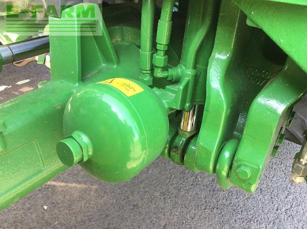 Traktor John Deere 6120 m: das Bild 11