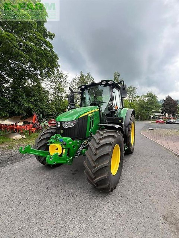 John Deere 6120m - Traktor: das Bild 1 John Deere 6120m - Traktor: das Bild 1