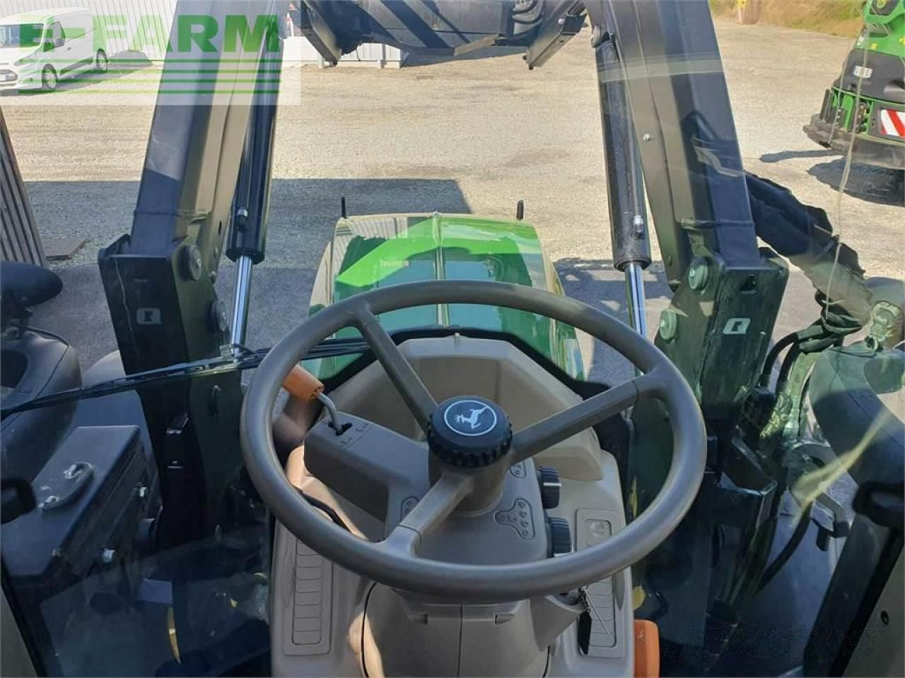 Traktor John Deere 6130 m: das Bild 7