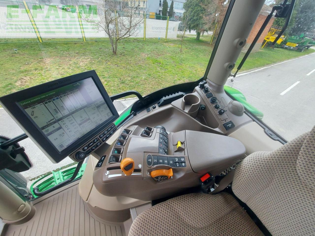John Deere 6130R - Traktor: das Bild 4 John Deere 6130R - Traktor: das Bild 4