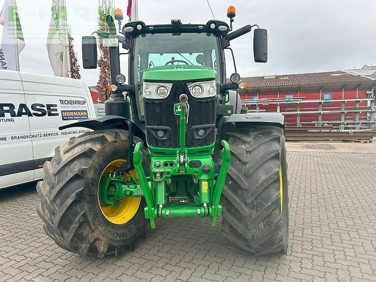 John Deere 6215r - Traktor: das Bild 2 John Deere 6215r - Traktor: das Bild 2
