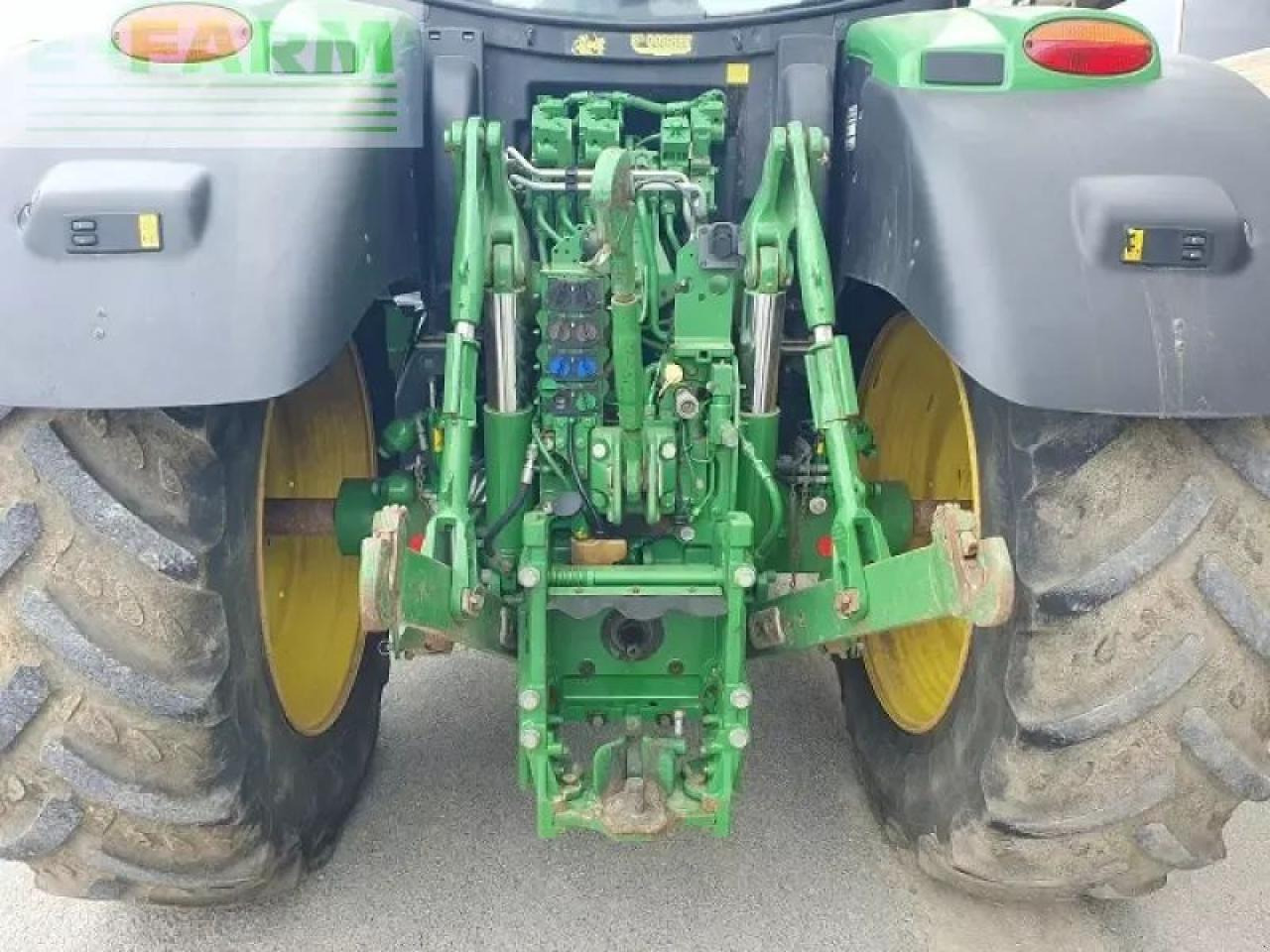 Traktor John Deere 6215r: das Bild 7