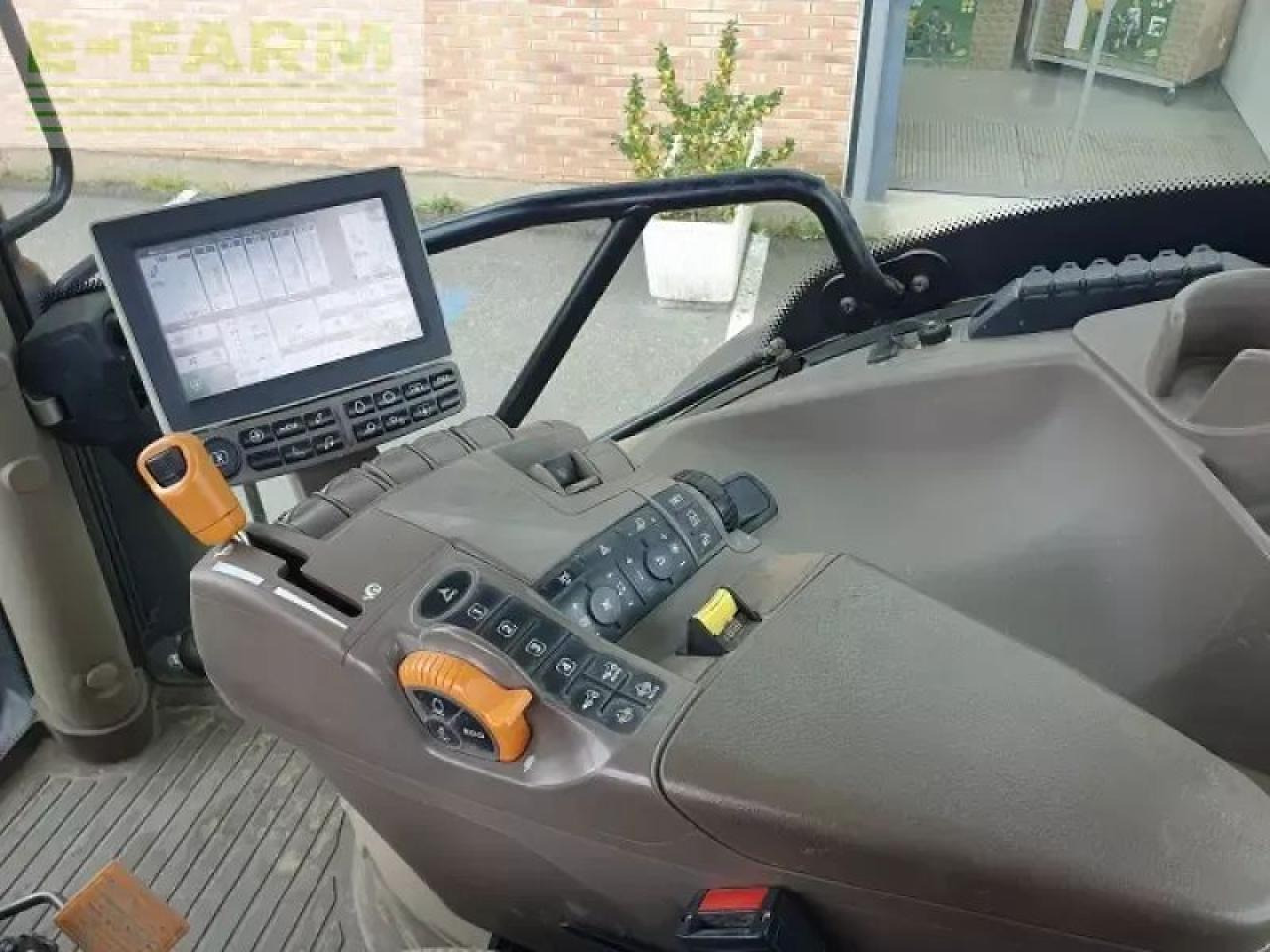 Traktor John Deere 6215r: das Bild 6