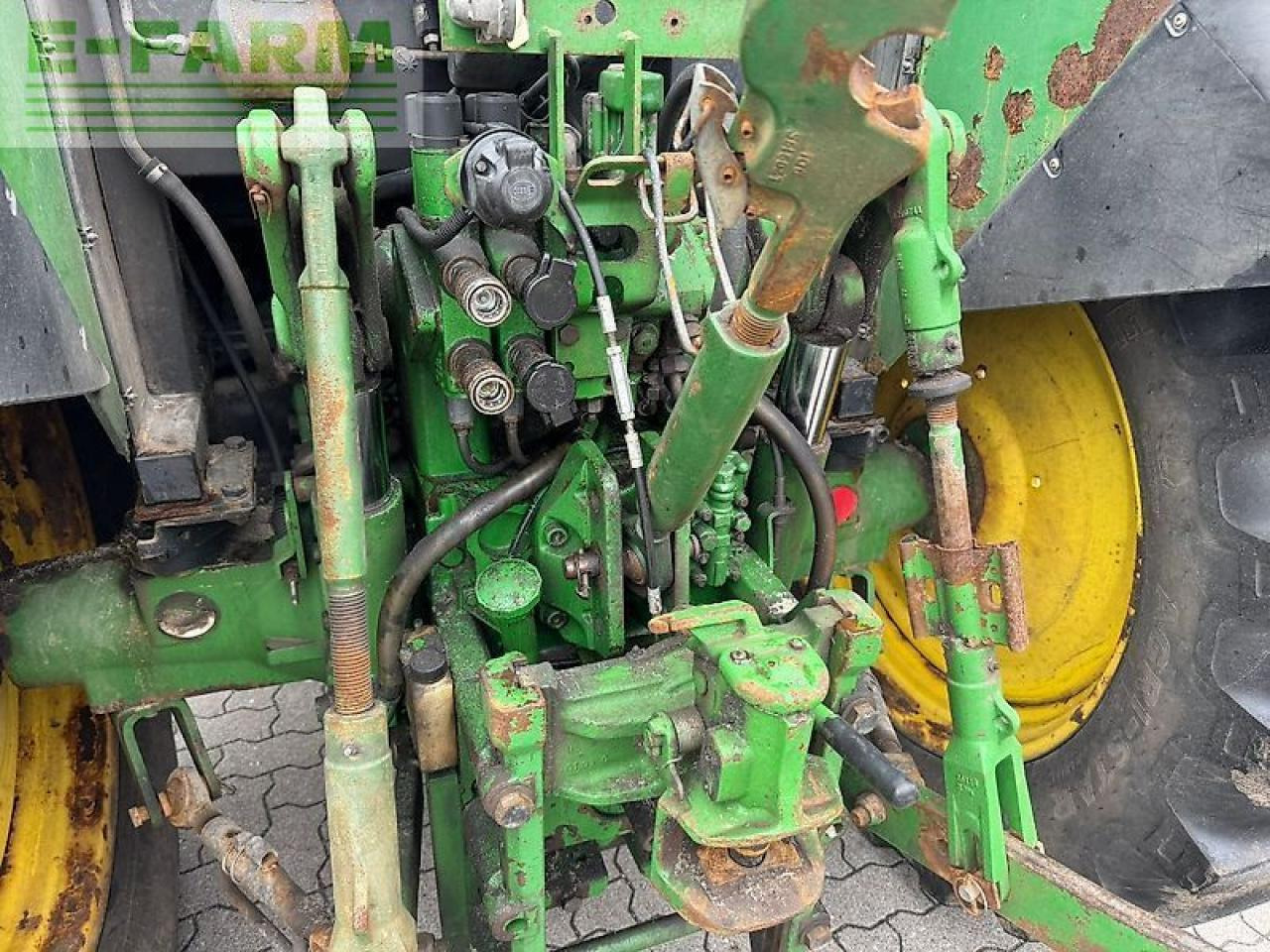 John Deere 6320 - Traktor: das Bild 3 John Deere 6320 - Traktor: das Bild 3