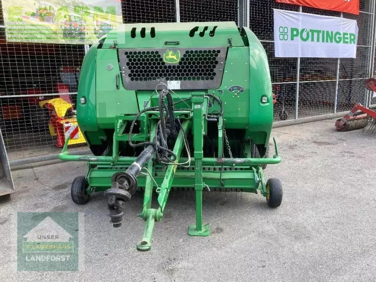 John Deere f440m - Packenpresse: das Bild 2 John Deere f440m - Packenpresse: das Bild 2