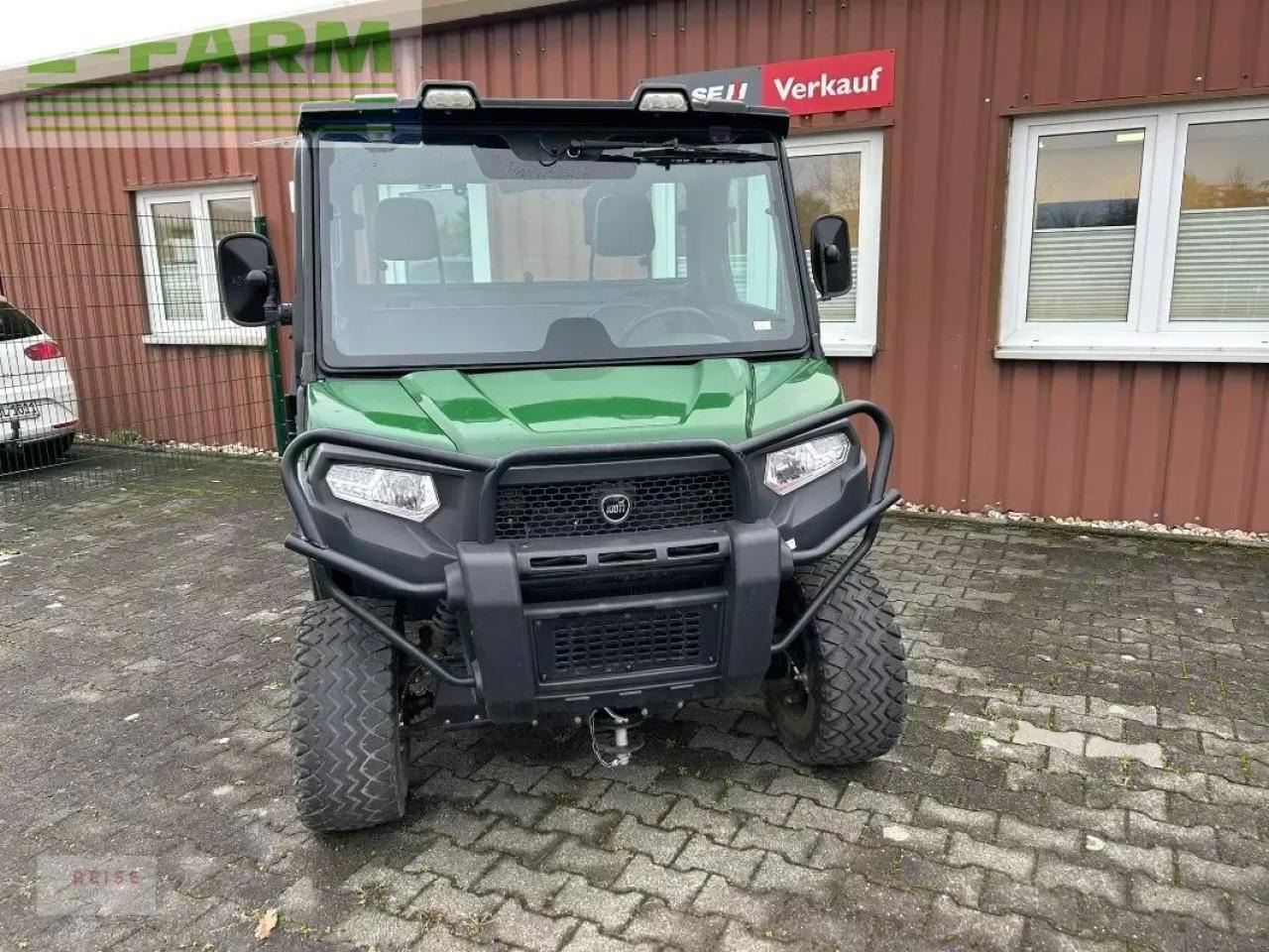 Kioti k9 2400 c - Traktor: das Bild 2 Kioti k9 2400 c - Traktor: das Bild 2
