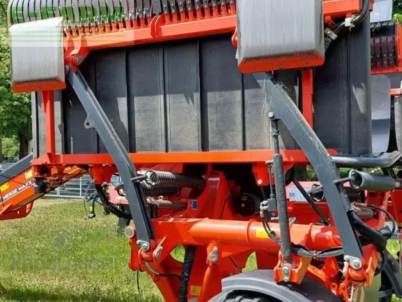 Kuhn merge maxx 760 - Heuwender/ Wenderechen: das Bild 3 Kuhn merge maxx 760 - Heuwender/ Wenderechen: das Bild 3