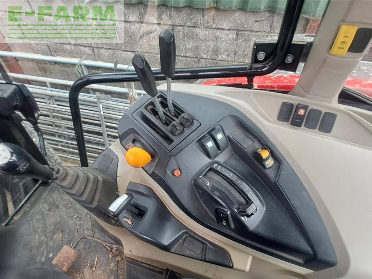 Traktor Massey Ferguson 5711 DYNA 4: das Bild 9