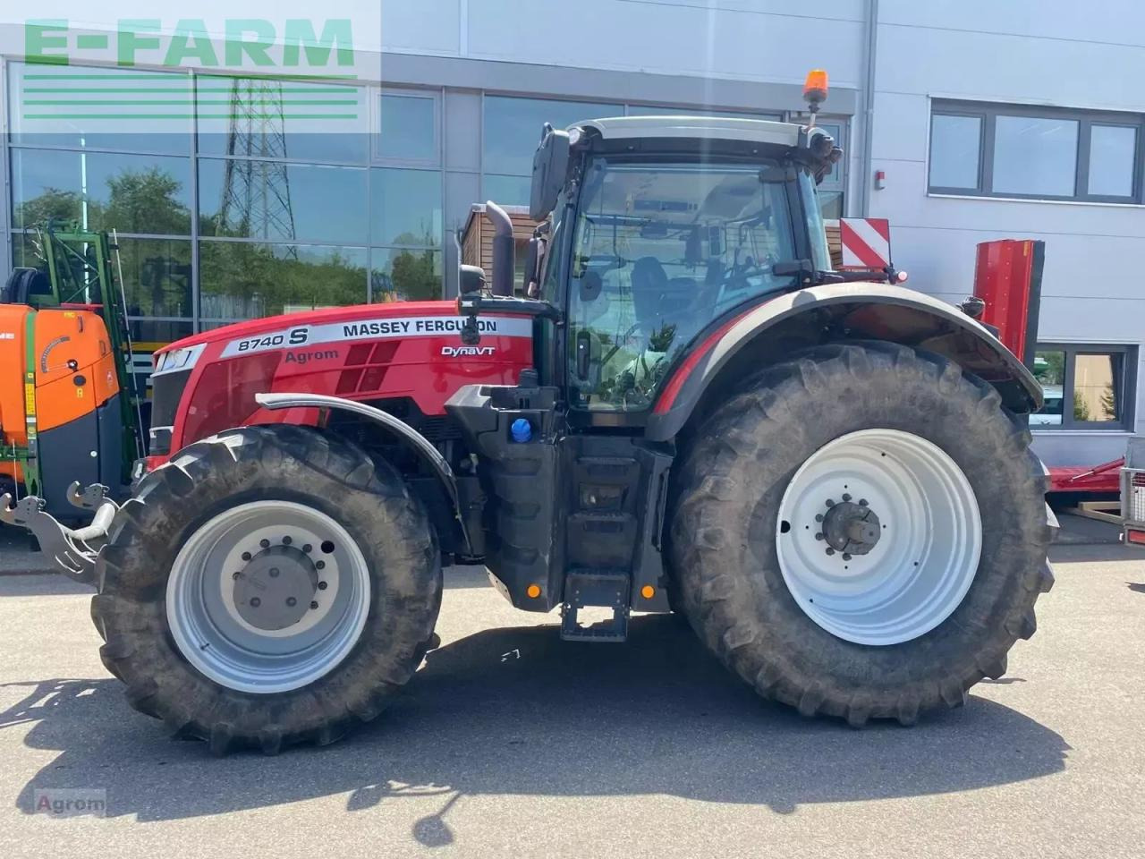 Massey Ferguson 8740 s dyna vt exclusive Exclusive - Traktor: das Bild 2 Massey Ferguson 8740 s dyna vt exclusive Exclusive - Traktor: das Bild 2