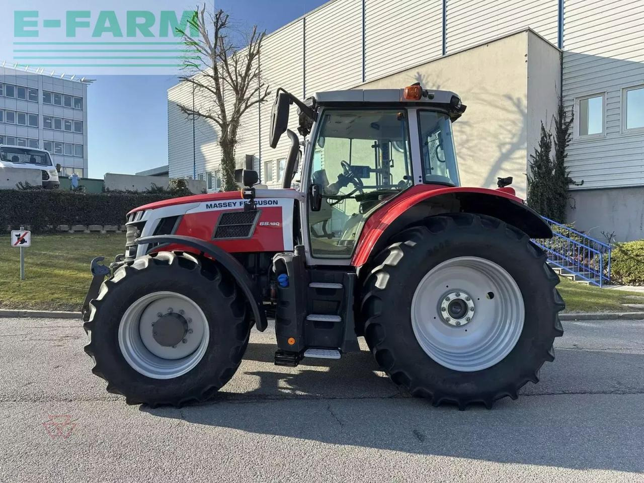 Massey Ferguson mf 6s.180 - Traktor: das Bild 2 Massey Ferguson mf 6s.180 - Traktor: das Bild 2