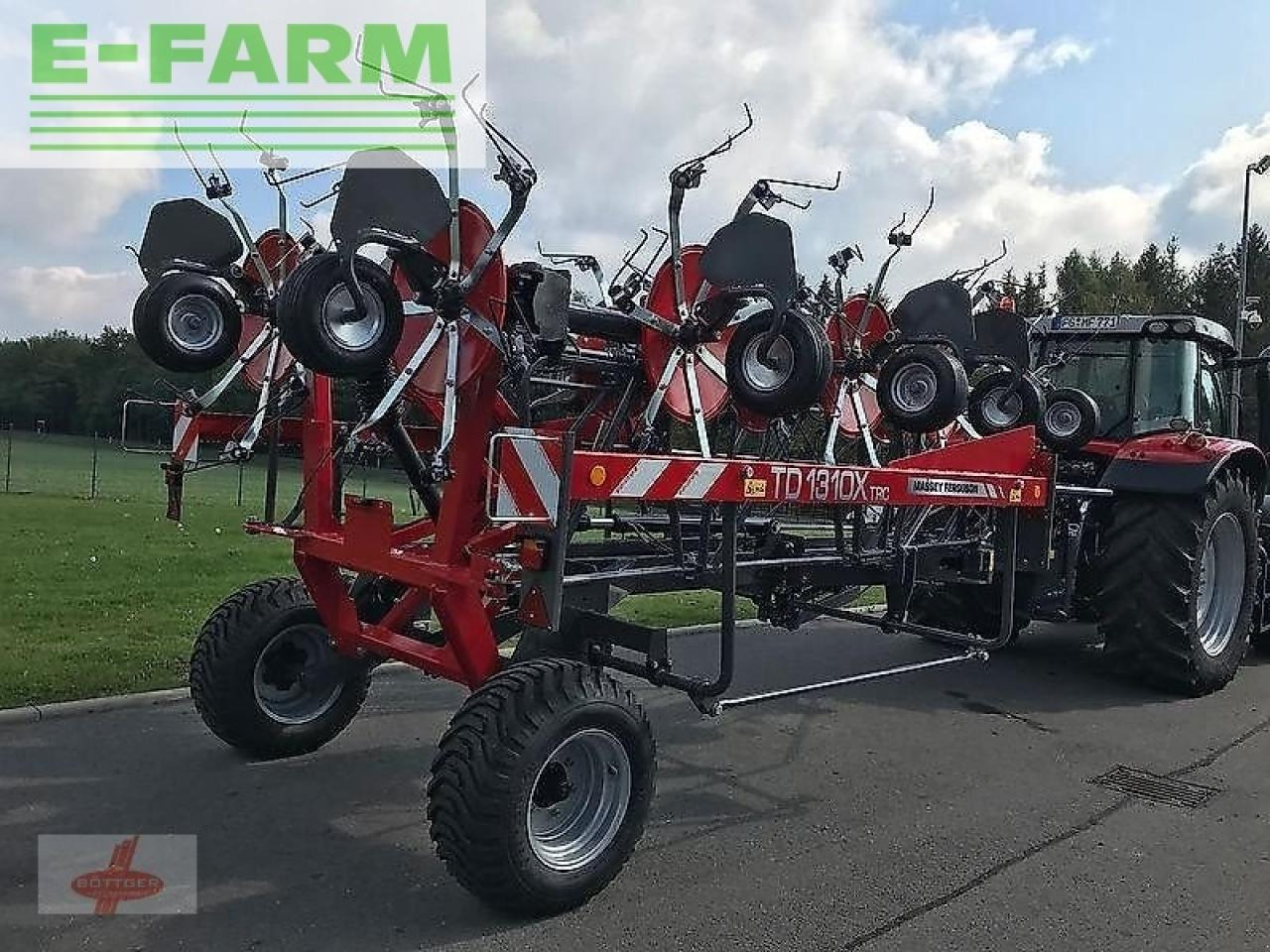 Massey Ferguson mf td 1310 x trc / lotus 1250 profi - Heuwender/ Wenderechen: das Bild 2 Massey Ferguson mf td 1310 x trc / lotus 1250 profi - Heuwender/ Wenderechen: das Bild 2