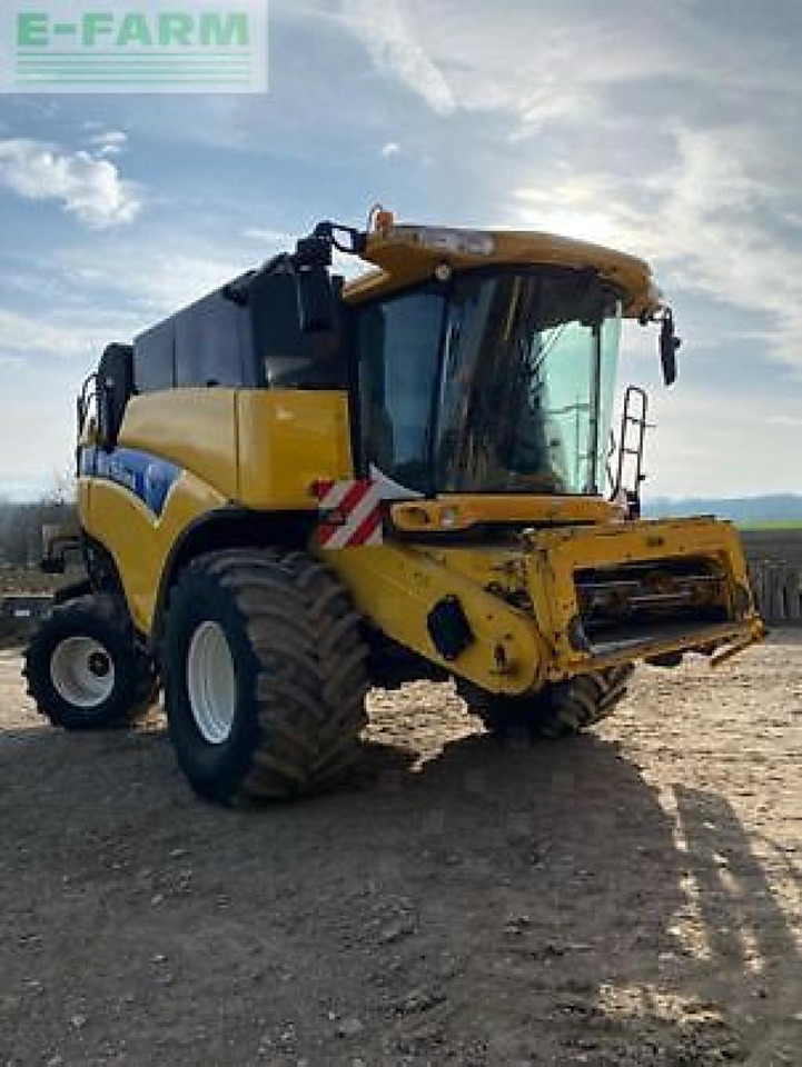 New Holland cx 8090 - Mähdrescher: das Bild 2 New Holland cx 8090 - Mähdrescher: das Bild 2