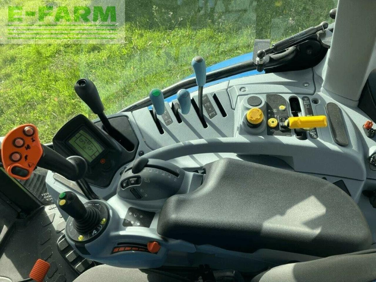 Traktor New Holland t6.145: das Bild 6