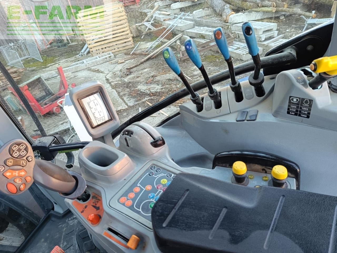 Traktor New Holland t6.145 dynamic command sidewinder ii: das Bild 12