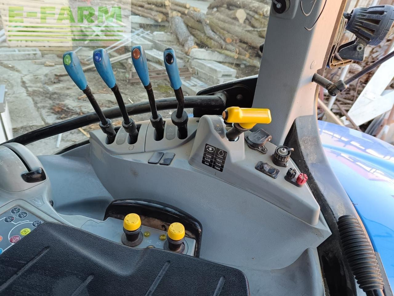 Traktor New Holland t6.145 dynamic command sidewinder ii: das Bild 13