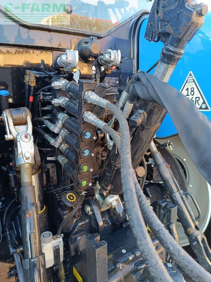 Traktor New Holland t6.145 dynamic command sidewinder ii: das Bild 6