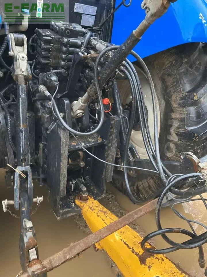 New Holland t7.200 auto command - Traktor: das Bild 3 New Holland t7.200 auto command - Traktor: das Bild 3
