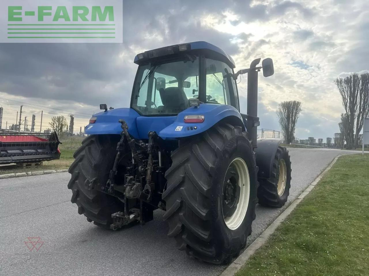 Traktor New Holland t8040: das Bild 6