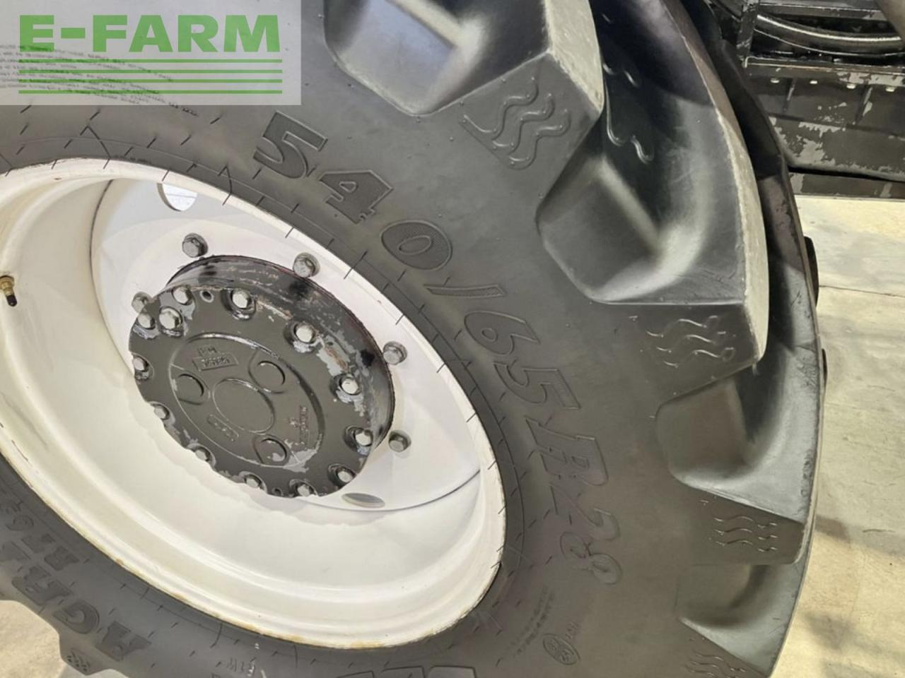 Traktor New Holland tm 150: das Bild 15