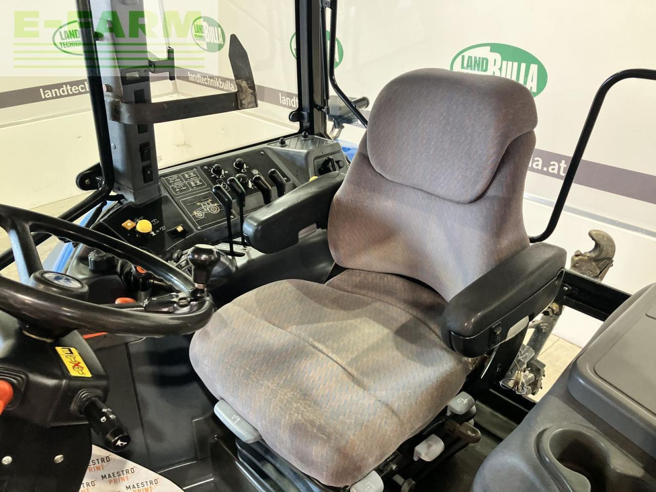Traktor New Holland tm 150: das Bild 8