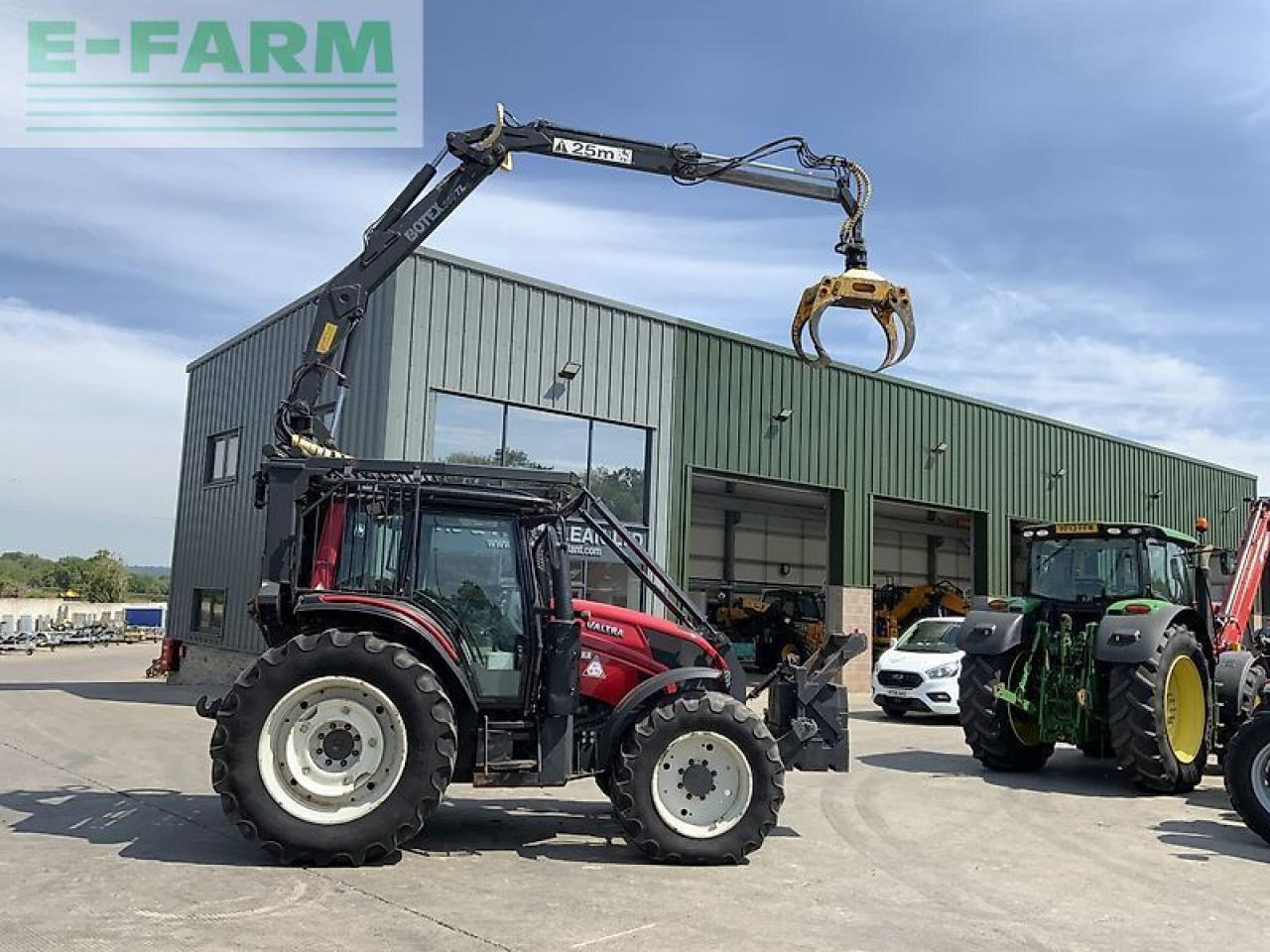 Valtra n123 hi tech tractor with roof mounted botex 560tl crane (st23285) - Traktor: das Bild 1 Valtra n123 hi tech tractor with roof mounted botex 560tl crane (st23285) - Traktor: das Bild 1