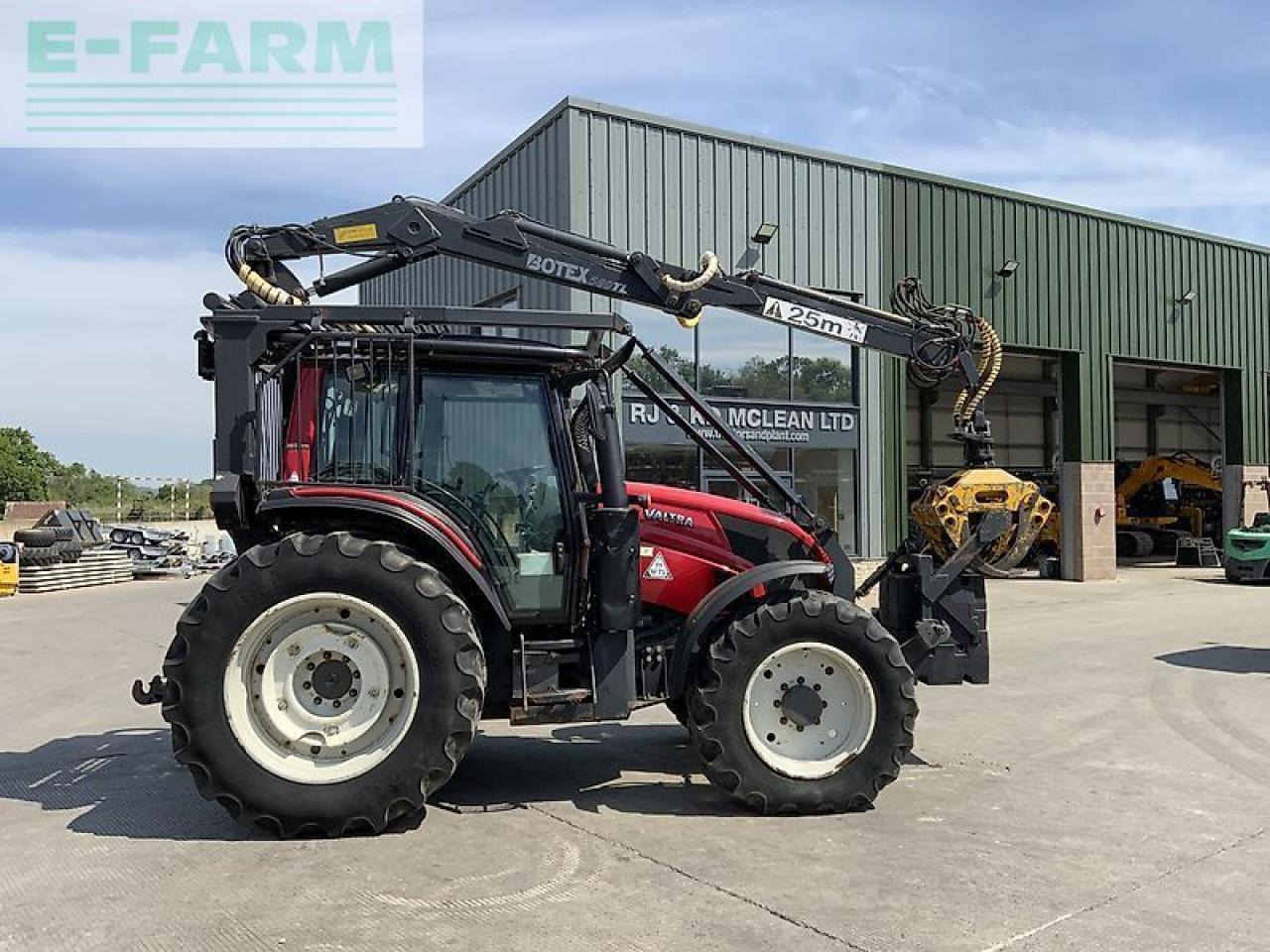 Valtra n123 hi tech tractor with roof mounted botex 560tl crane (st23285) - Traktor: das Bild 2 Valtra n123 hi tech tractor with roof mounted botex 560tl crane (st23285) - Traktor: das Bild 2