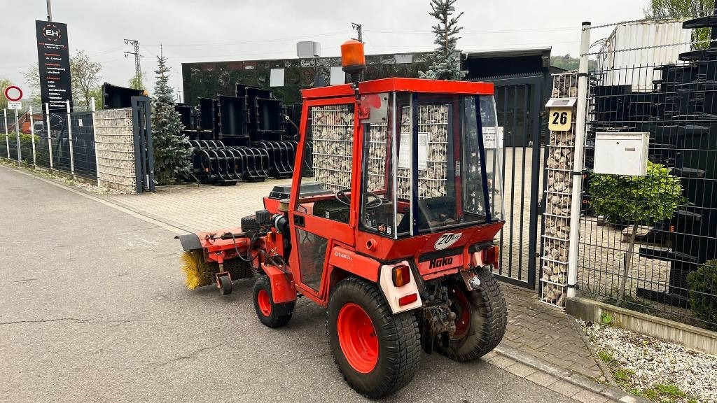 Hako 2300 D Kleintraktor, hyrd. Kehrmaschine, Zapfwelle - Kommunaltraktor: das Bild 3 Hako 2300 D Kleintraktor, hyrd. Kehrmaschine, Zapfwelle - Kommunaltraktor: das Bild 3