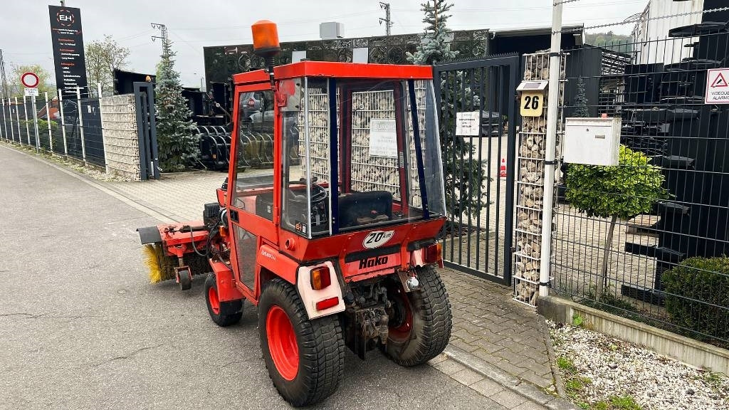 Hako 2300 D Kleintraktor, hyrd. Kehrmaschine, Zapfwelle - Kommunaltraktor: das Bild 4 Hako 2300 D Kleintraktor, hyrd. Kehrmaschine, Zapfwelle - Kommunaltraktor: das Bild 4