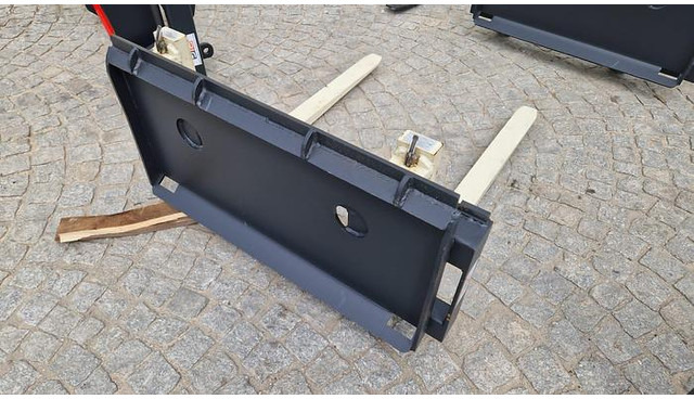 Big Palettengabel 2 t mit Bobcat 90 cm Aufnahme - Gabel für Flurförderzeug: das Bild 2 Big Palettengabel 2 t mit Bobcat 90 cm Aufnahme - Gabel für Flurförderzeug: das Bild 2