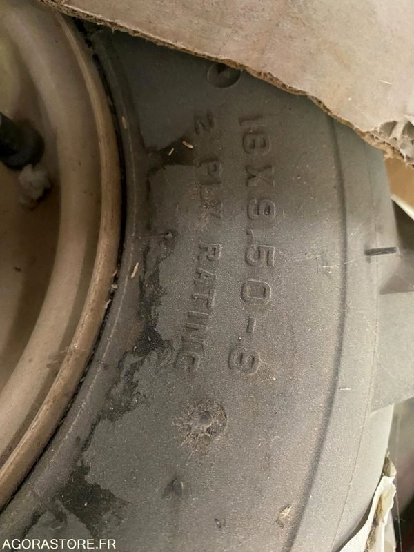 4 Roues completes CARLISLE 18 X 9.50-8 pour DITCH WITCH R300 - Baugeräte: das Bild 5 4 Roues completes CARLISLE 18 X 9.50-8 pour DITCH WITCH R300 - Baugeräte: das Bild 5