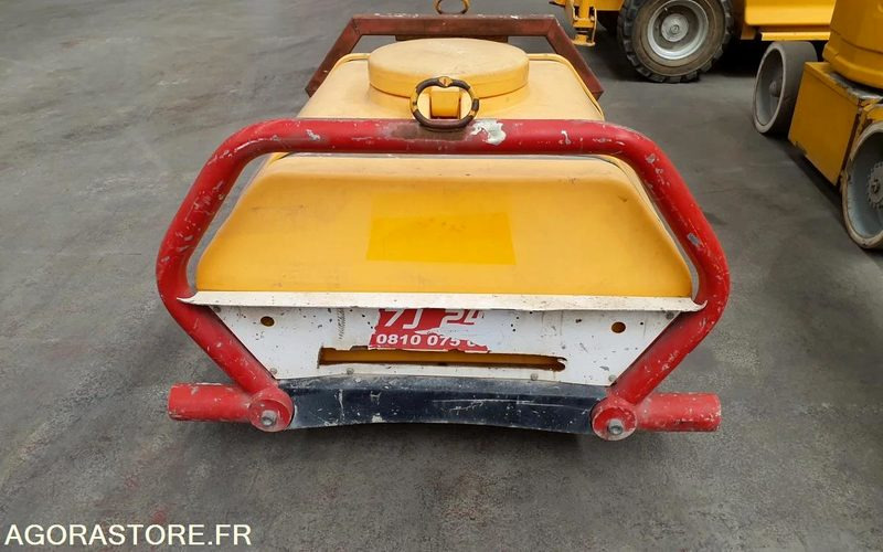 Réservoir d'eau divers pour SKID 940L pour pales - Anbauteil für Baumaschine: das Bild 3 Réservoir d'eau divers pour SKID 940L pour pales - Anbauteil für Baumaschine: das Bild 3