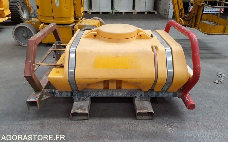 Réservoir d'eau divers pour SKID 940L pour pales - Anbauteil für Baumaschine: das Bild 1 Réservoir d'eau divers pour SKID 940L pour pales - Anbauteil für Baumaschine: das Bild 1