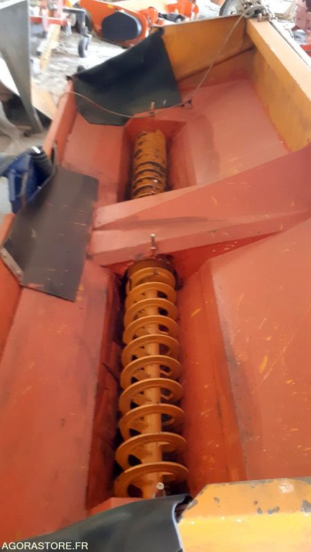 Saleuse ACOMETIS - Andere Technik: das Bild 3 Saleuse ACOMETIS - Andere Technik: das Bild 3