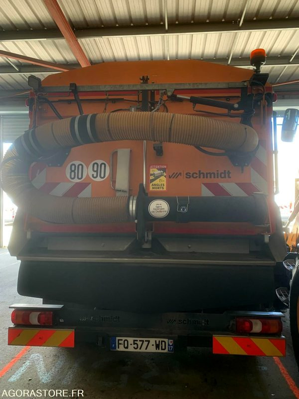 BALAYEUSE COMPOSÉE D'UN PORTEUR MERCEDES ET D'UN SYSTÈME DE BALAYAGE SCHMIDT - Kehrmaschine: das Bild 5 BALAYEUSE COMPOSÉE D'UN PORTEUR MERCEDES ET D'UN SYSTÈME DE BALAYAGE SCHMIDT - Kehrmaschine: das Bild 5