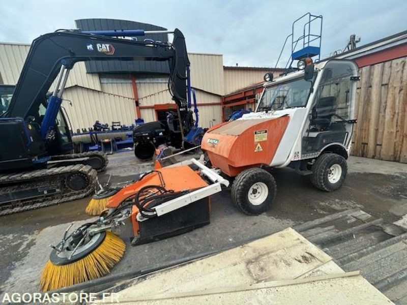 BALAYEUSE/RAMASSEUSE AUSA BD202HL 2015 212 HEURES - Kehrmaschine: das Bild 1 BALAYEUSE/RAMASSEUSE AUSA BD202HL 2015 212 HEURES - Kehrmaschine: das Bild 1