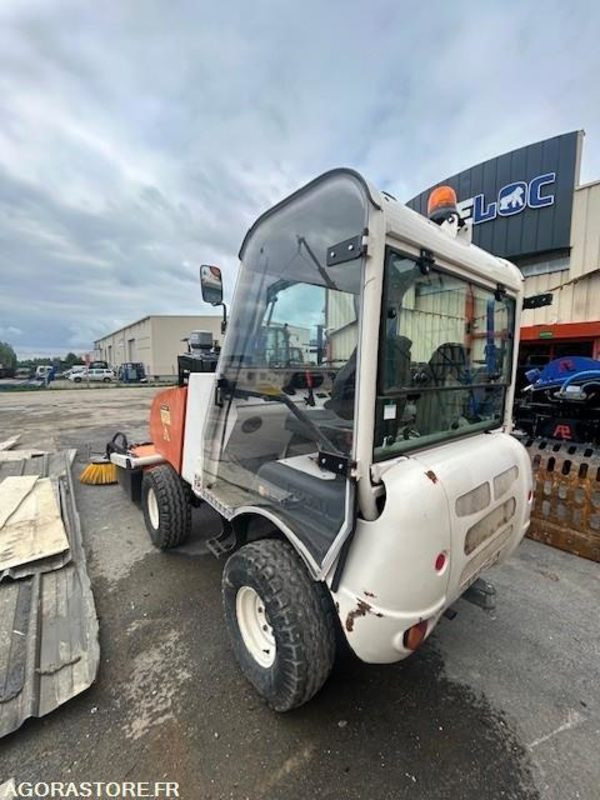 BALAYEUSE/RAMASSEUSE AUSA BD202HL 2015 212 HEURES - Kehrmaschine: das Bild 3 BALAYEUSE/RAMASSEUSE AUSA BD202HL 2015 212 HEURES - Kehrmaschine: das Bild 3