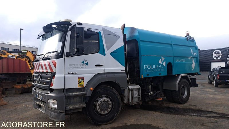 Balayeuse chantier MERCEDES 1833 - 264635KM - 2011 - Kehrmaschine: das Bild 1 Balayeuse chantier MERCEDES 1833 - 264635KM - 2011 - Kehrmaschine: das Bild 1