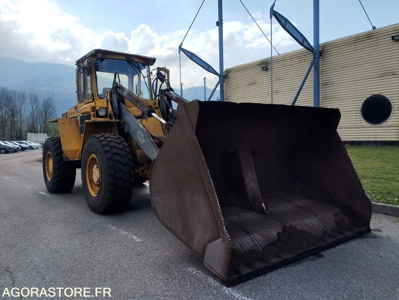 CHARGEUSE SUR PNEUS VOLVO L70 de 1993 n°9930 HS A REPARER - Lader: das Bild 3 CHARGEUSE SUR PNEUS VOLVO L70 de 1993 n°9930 HS A REPARER - Lader: das Bild 3
