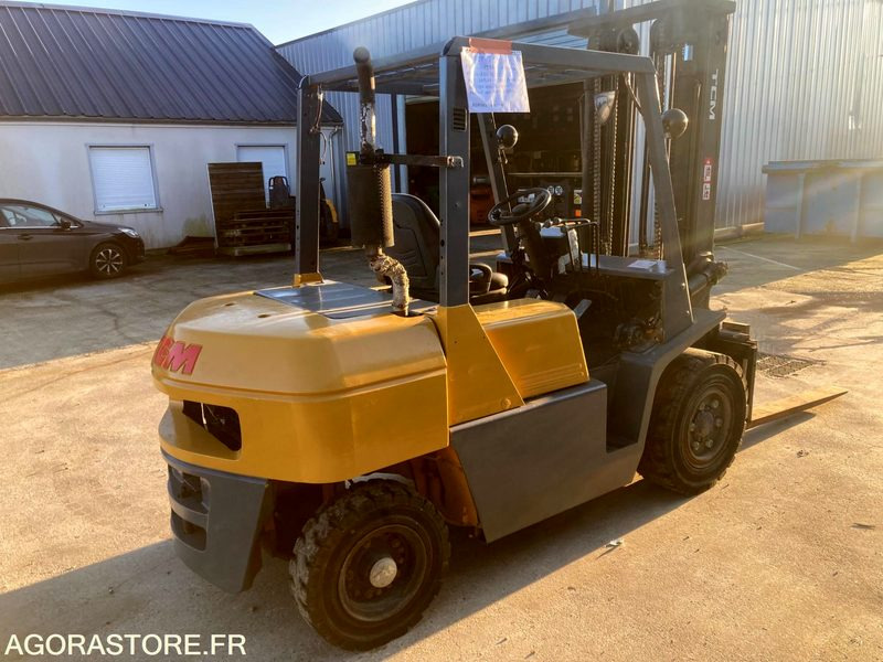 CHARIOT ELEVATEUR TCM DIESEL 4T ANNEE 1998 - Dieselstapler: das Bild 3 CHARIOT ELEVATEUR TCM DIESEL 4T ANNEE 1998 - Dieselstapler: das Bild 3