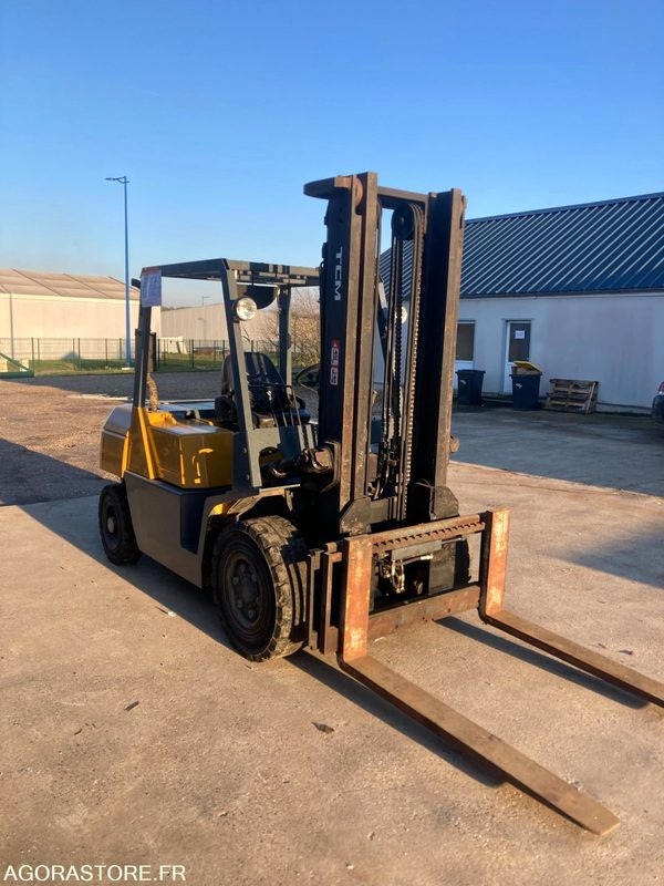 CHARIOT ELEVATEUR TCM DIESEL 4T ANNEE 1998 - Dieselstapler: das Bild 2 CHARIOT ELEVATEUR TCM DIESEL 4T ANNEE 1998 - Dieselstapler: das Bild 2