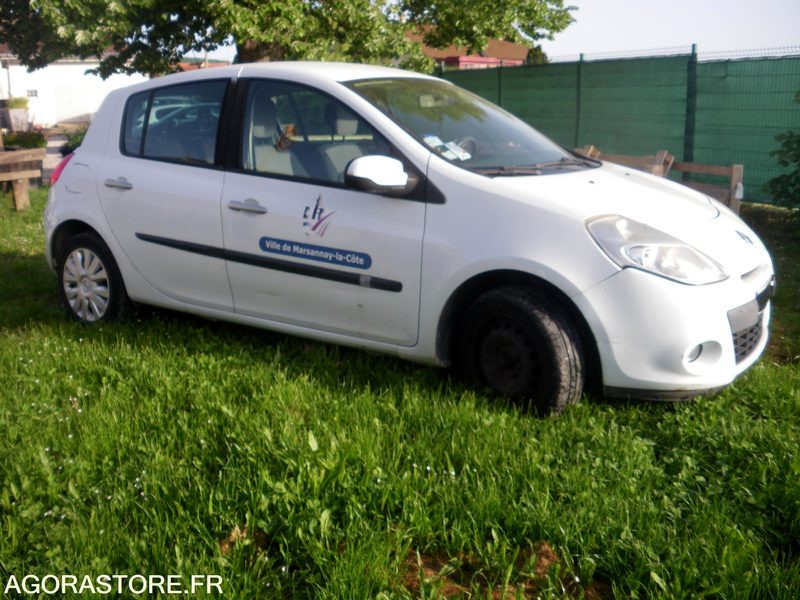 CLIO essence 133 578 km - PKW: das Bild 1 CLIO essence 133 578 km - PKW: das Bild 1