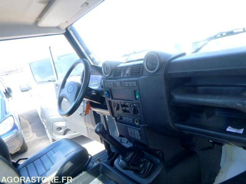DEFENDER -Land Rover - 2011 - 131930km - 122ch - BON ETAT - SUV/ Geländewagen: das Bild 4 DEFENDER -Land Rover - 2011 - 131930km - 122ch - BON ETAT - SUV/ Geländewagen: das Bild 4